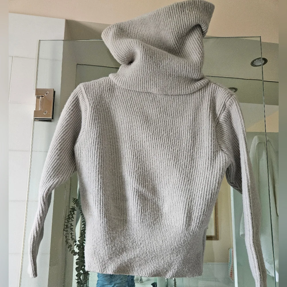 Grey Wool Sweater with rhinestones - size small - Picture 14 of 14